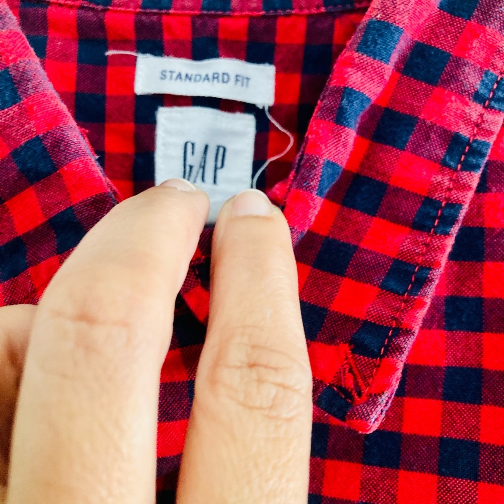 GAP Red and Black Plaid Men's Shirt - Picture 4 of 4